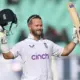 Ben Duckett brought up his hundred off 88 balls