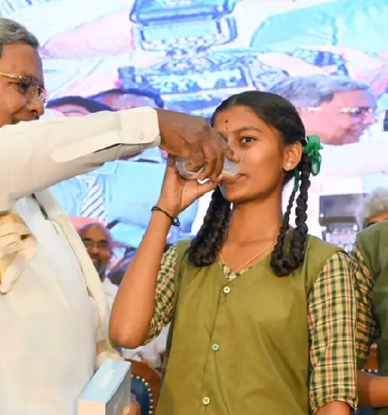 CM Siddaramaiah drank ragi malt and gave it to student