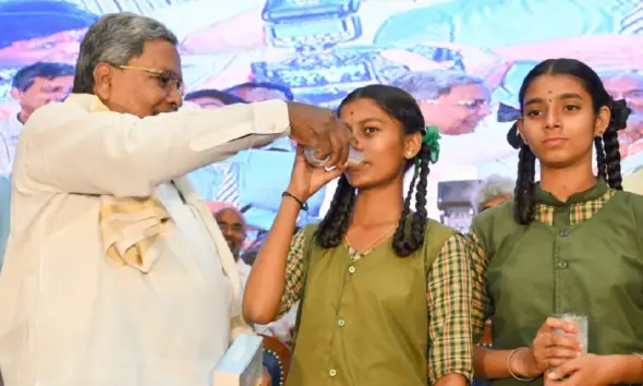 CM Siddaramaiah drank ragi malt and gave it to student