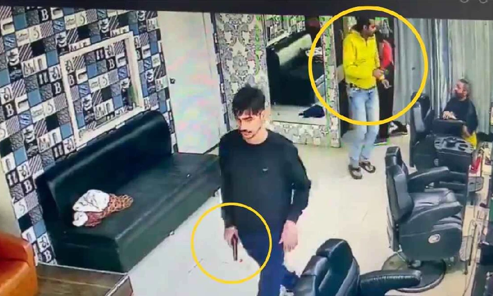 Caught on Cam, Shot out at salon and two people injured