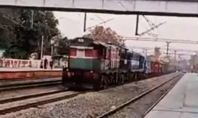 driverless goods train runs at a speed of 100km, Video Viral