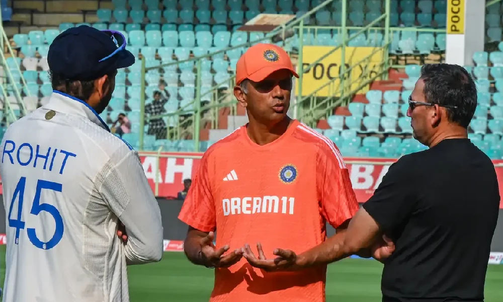 Captain, coach and chief selection: Rohit Sharma, Rahul Dravid and Ajit Agarkar have a chat after the game