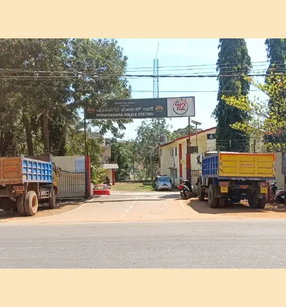 Illegal Sand transporting 5 tipper lorries seized