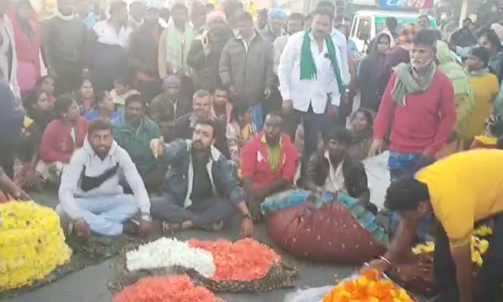 Protest against relocation of flower market in shira