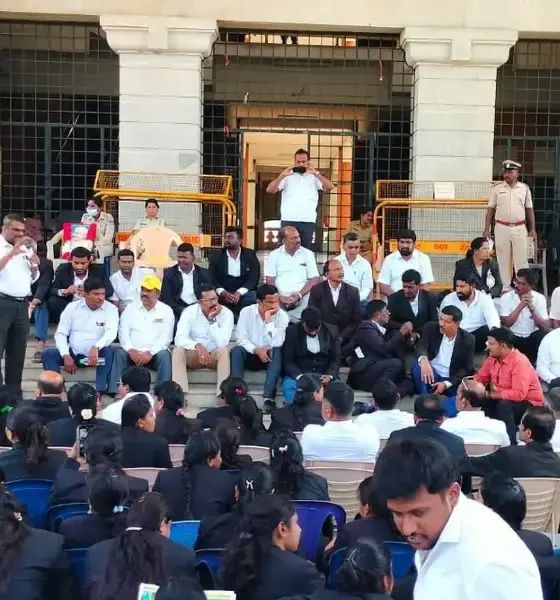 Ramanagara issue protest by Lawyers