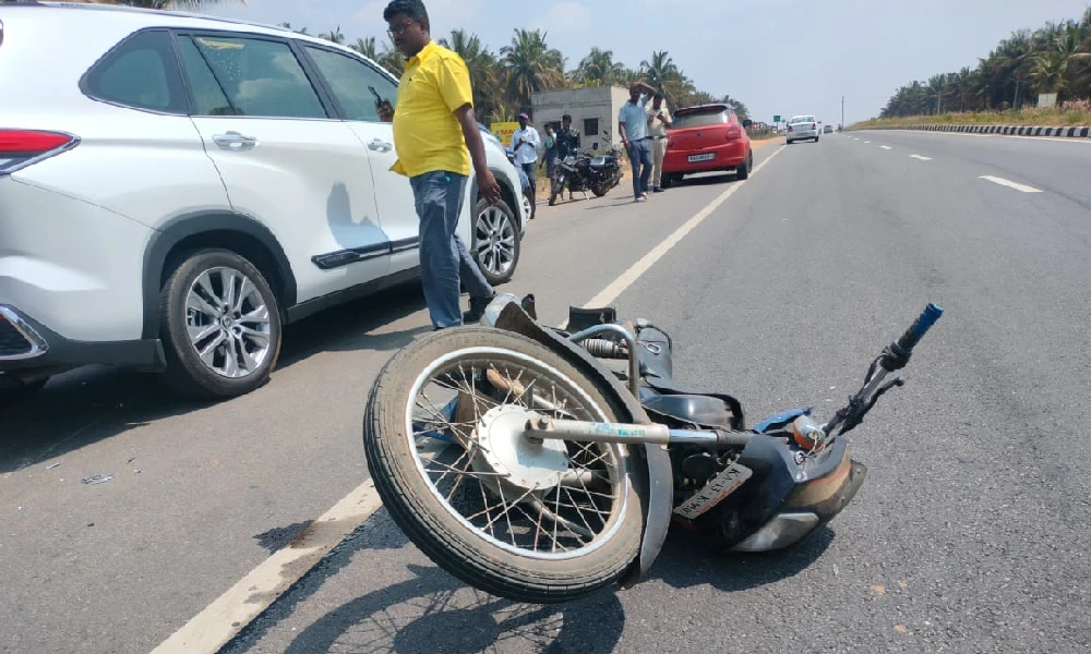 car collided with the bike Death of husband and wife