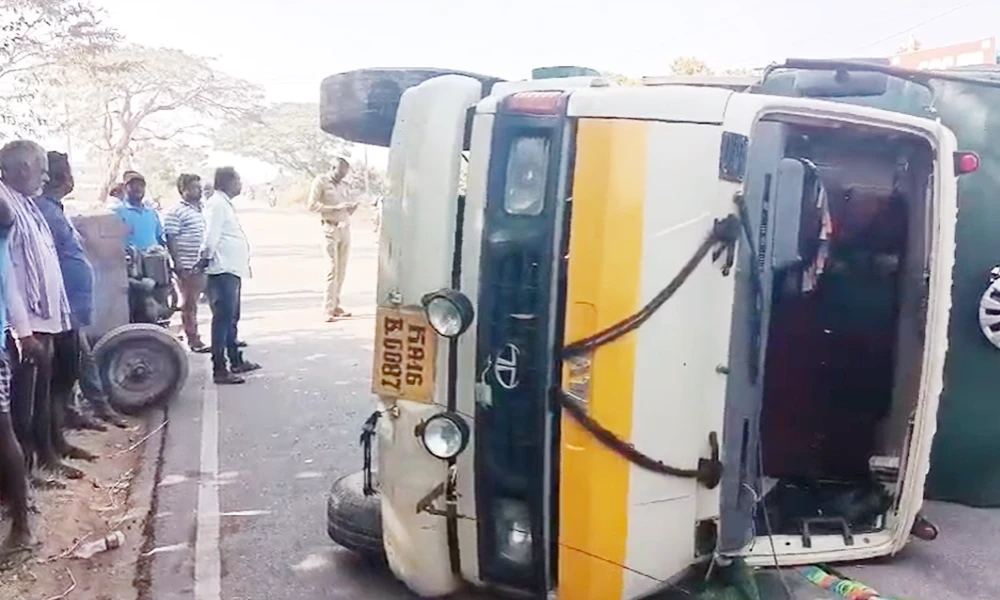 Road accident in Hassan Mandya and Kolar Four killed over 15 injured