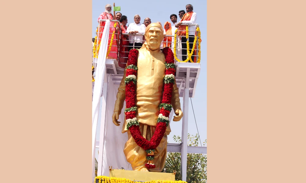 lingaikya vishwanatharaddi mudnala bronze statue unveiled at yadgiri