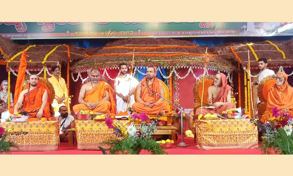 shishya sweekara Mahotsav in shri swarnavalli maha samsthana matha dharmasabhe