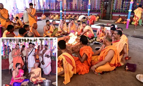 Shishya Sweekara Mahotsav in Shri Swarnavalli Maha Samsthana matha