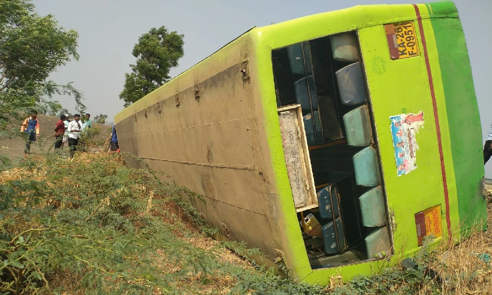 The bus fell into a gorge Passengers are unhurt