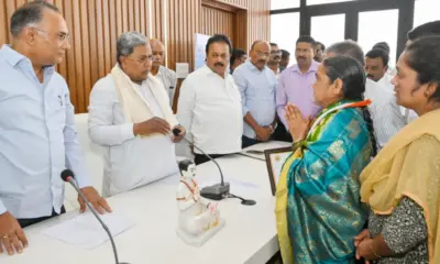 Cm Siddaramaiah distributes letters of appreciation to families of organ donors