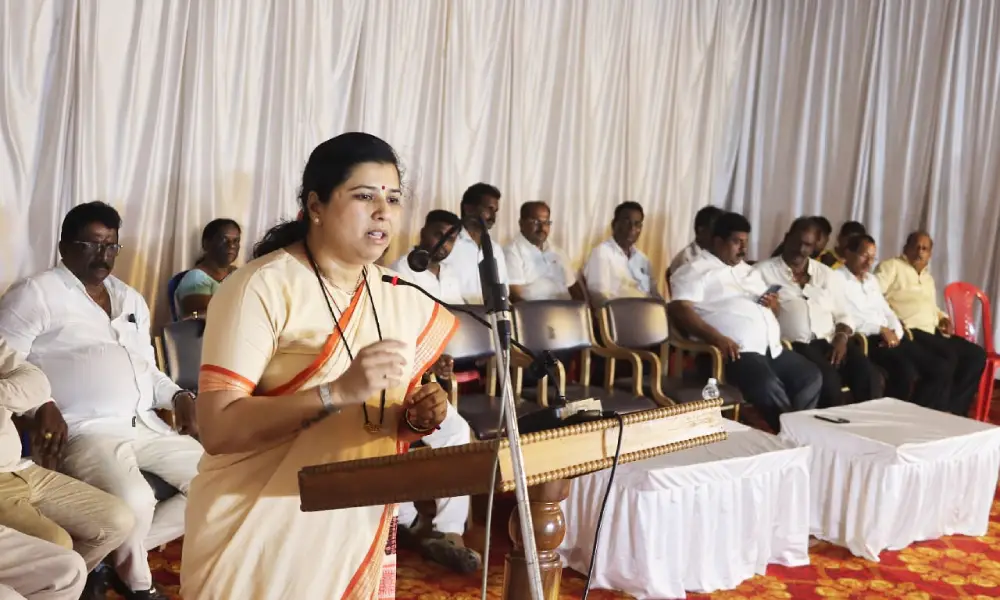 Uttara Kannada Lok Sabha Constituency Congress Candidate Dr. Anjali Hemant Nimbalkar spoke in Lok Sabha election pre meeting in Ankola