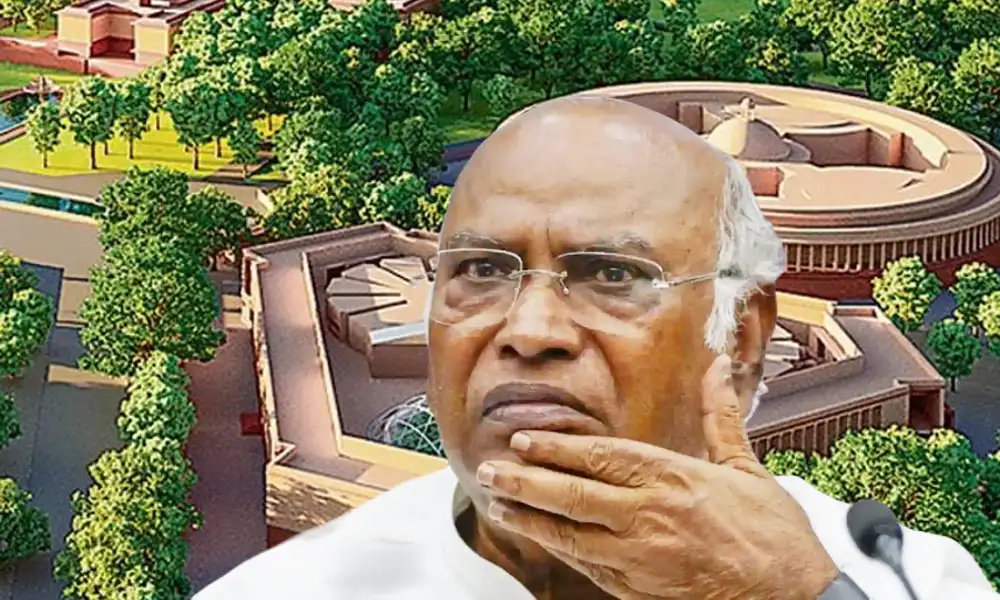 Complaint by BJP delegation to Election Commission office against Mallikarjuna Kharge statement