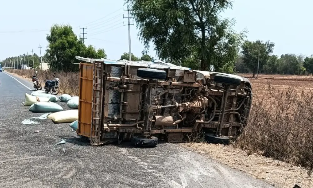 Tata Ace vehicle overturned Two persons dead five seriously injured