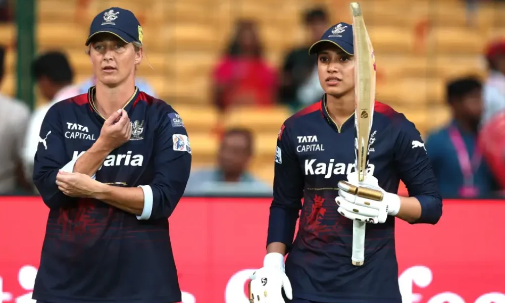 Sophie Devine and Smriti Mandhana warm up ahead of their fourth game