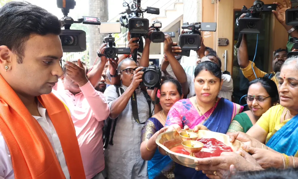 Yaduveer Krishnadatta Chamaraja Wadiyar visit BJP office bangalore