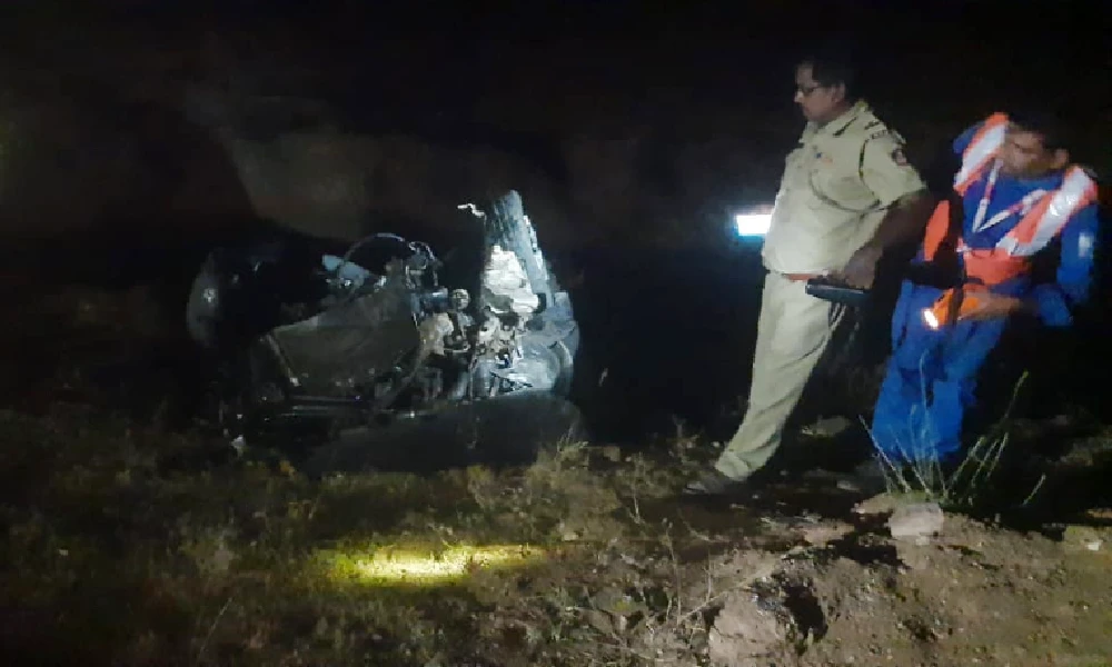 Car Accident in vijayanagar