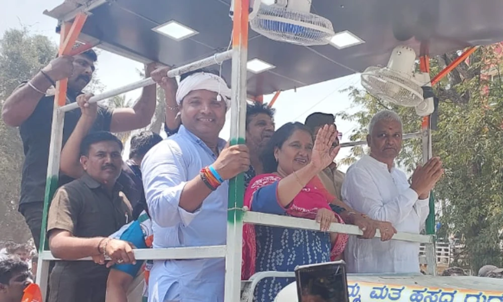 Congress candidate Geetha Shivarajkumar's roadshow in Shivamogga