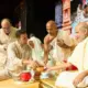 Akshay Kumar first meal to Shri Hansratna Surishwarji