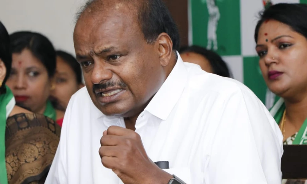 Mahila Congress protests against HD Kumaraswamy Complaint filed with Election Commission today