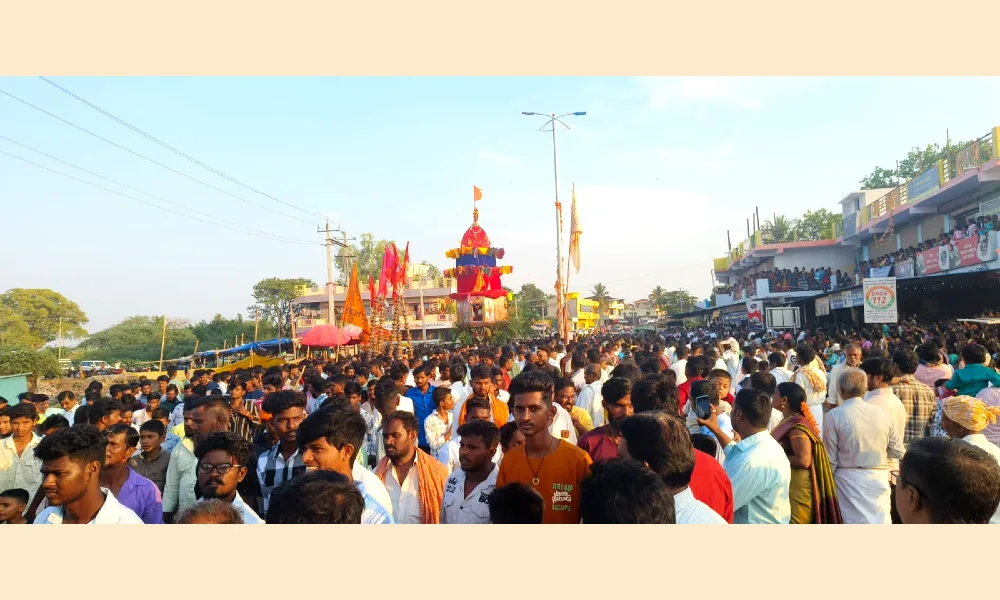 Vijayanagara News Sri Kolashanteswara Swamy Rathotsava in arasikere