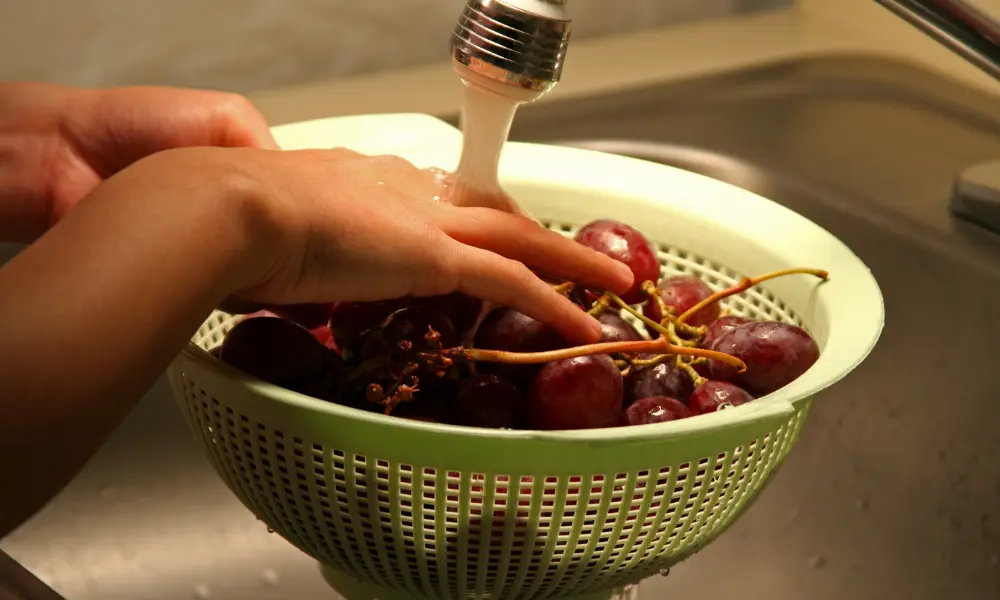 Washing Grapes