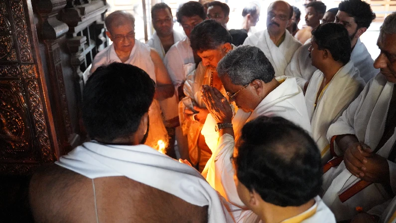Devotees chant Jai Shri Ram as CM Siddaramaiah enters Dharmasthala temple
