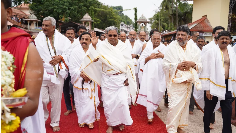 Devotees chant Jai Shri Ram as CM Siddaramaiah enters Dharmasthala temple