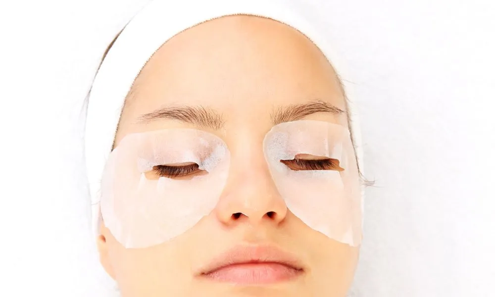 Eyes Treatment with Cloth Mask