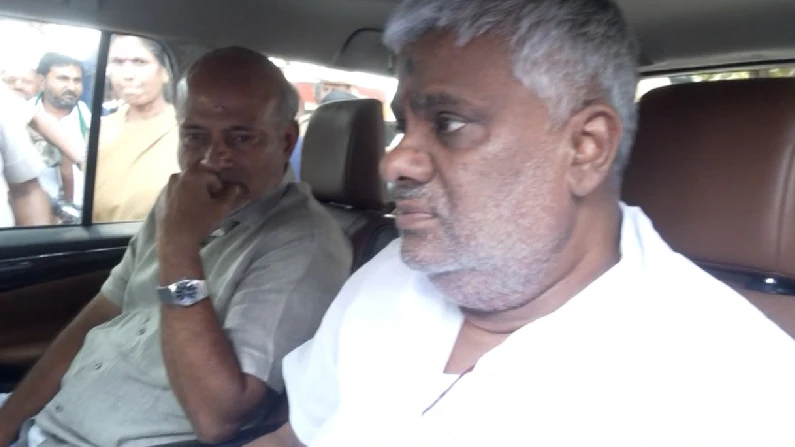 HD Revanna released from jail Revanna Go straight to HD Deve Gowda house