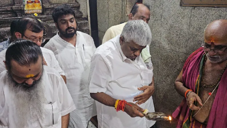 Prajwal Revanna Case HD Revanna visit to Gangapur and special pooja to Dattatreya