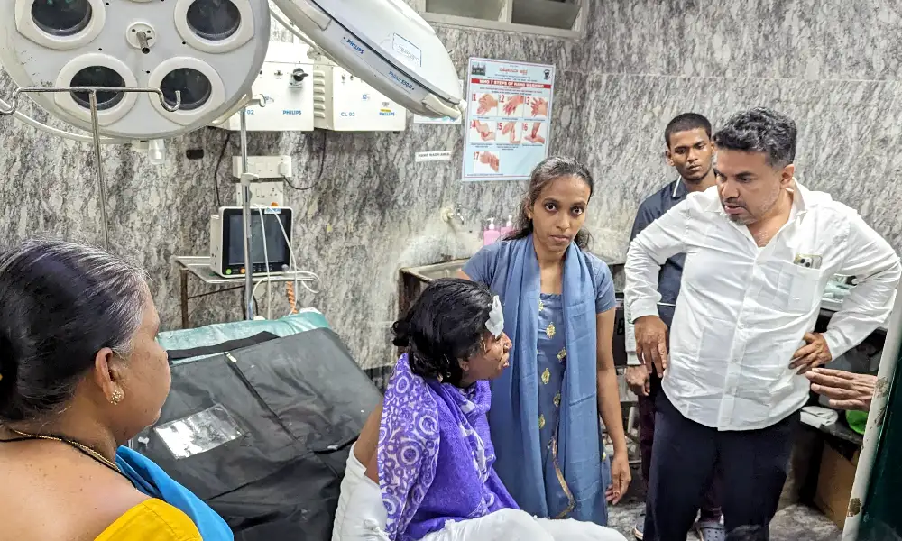 cylinder explosion in Kunigal 6 people seriously injured, Kunigal MLA Dr Ranganath visit victoria Hospital in bengaluru