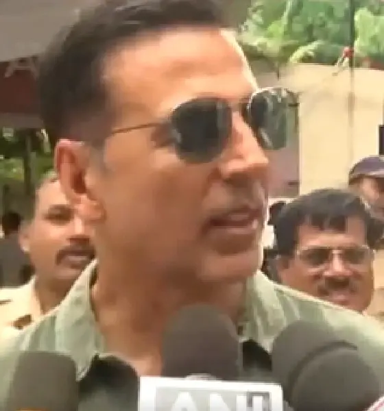 Lok Sabha Election 2024 Akshay Kumar casts vote for the first time