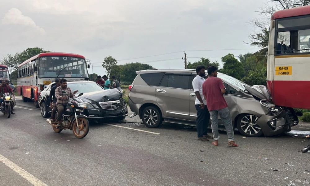 hunsur road accident