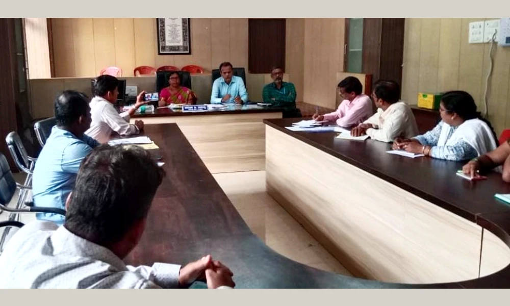 Yallapur Tehsildar Tanuja T savadatti instructed to create awareness about infectious diseases