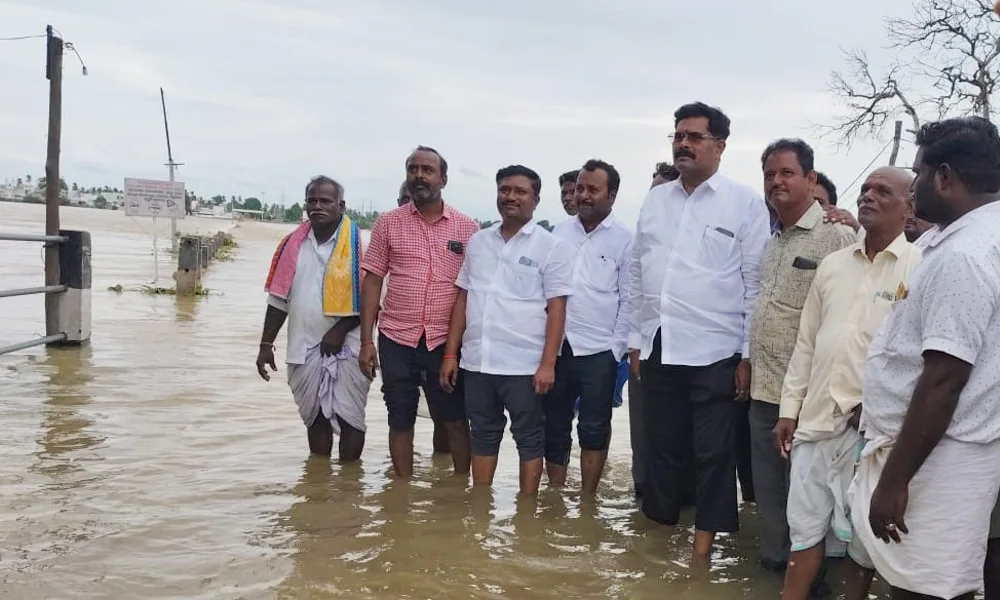 Minister Shivaraj tangadagi visited and inspected Tungabhadra river side villages