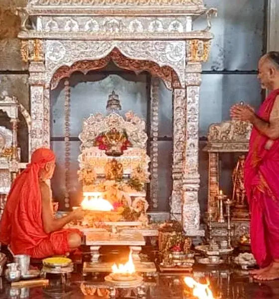 Sri Vidyashreesha Theertha Swamiji ashirvachan at Vyasaraja Matha of Sosale village