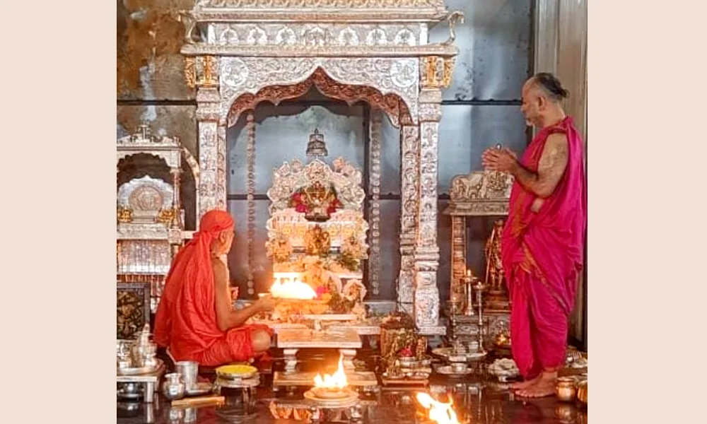 Sri Vidyashreesha Theertha Swamiji ashirvachan at Vyasaraja Matha of Sosale village