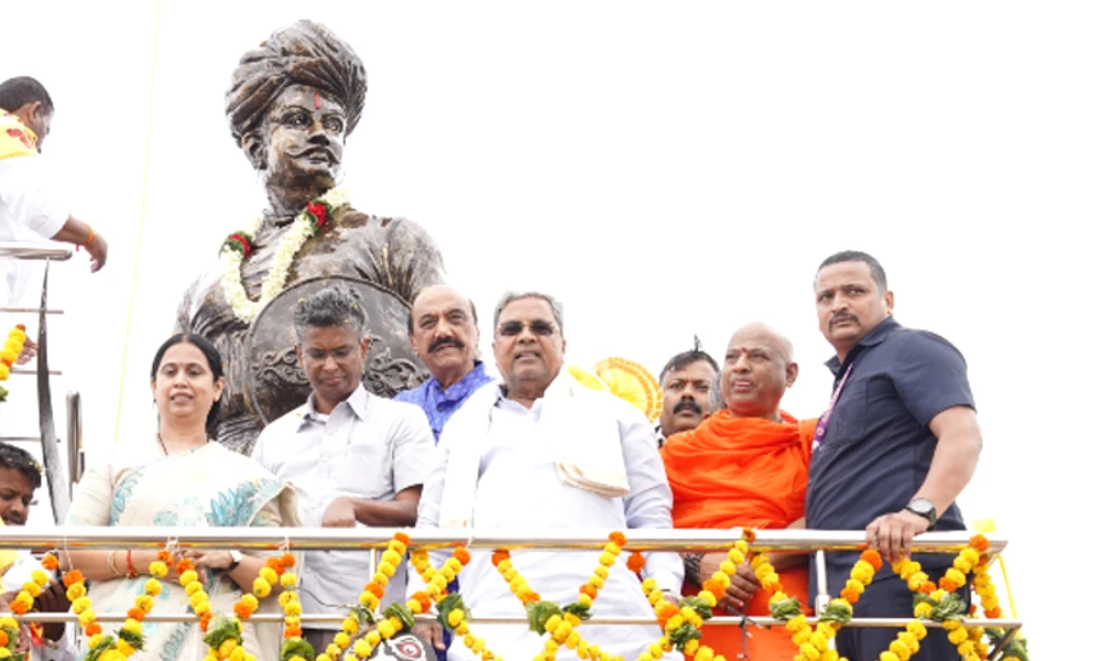 Sangolli Rayanna Statue