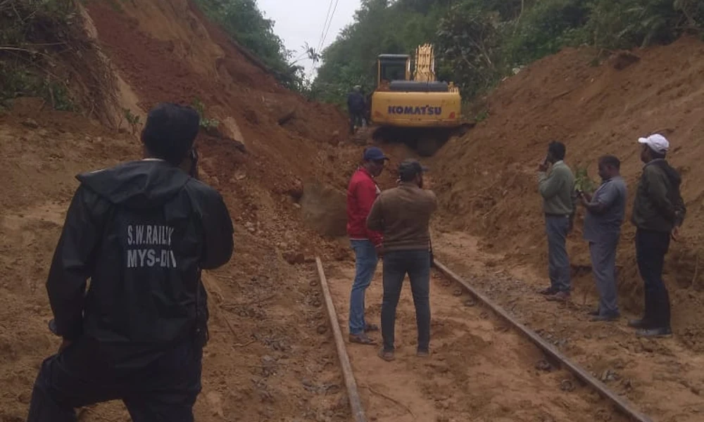 shiradi landslide trains cancelled