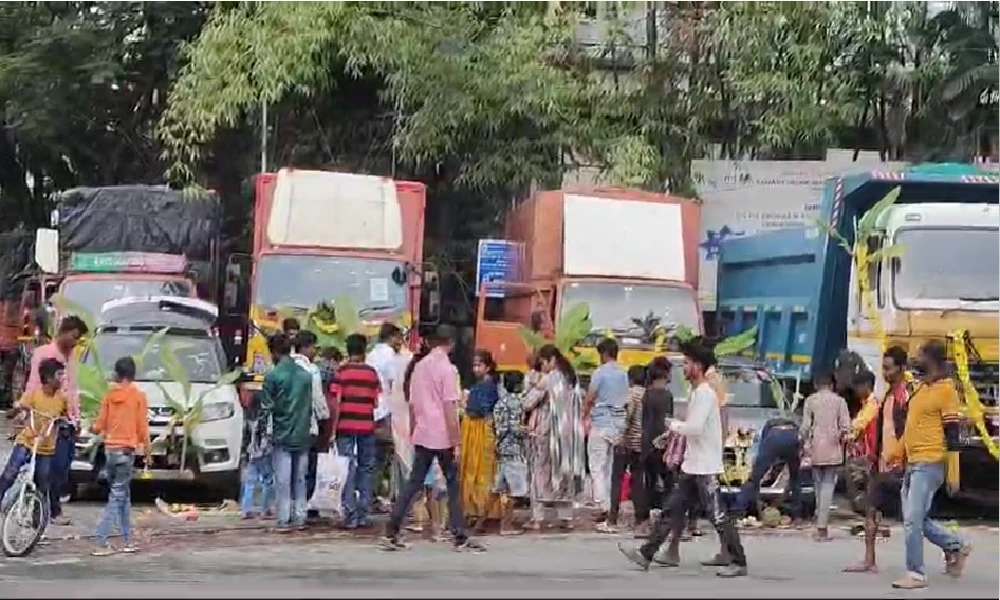 Ayudha Puja celebrations across the karnataka state  Temples housefull by devotees